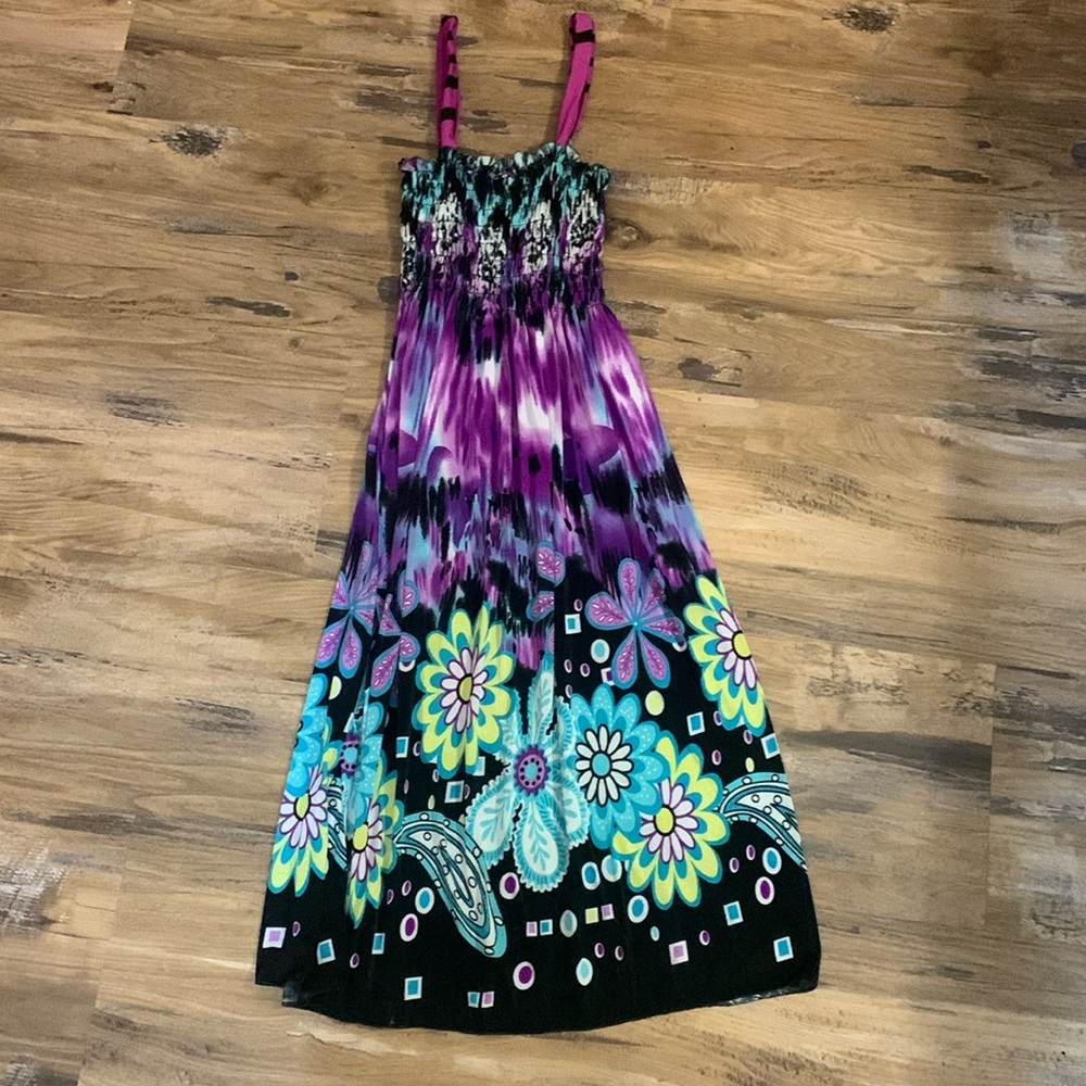 EUC Vibrant Maxi Dress with Retro Floral Design. Small. Stretchy tube upper.